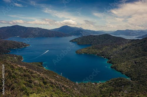 Boat in Blackwood Bay seen from Queen Charlotte Track © Tobias