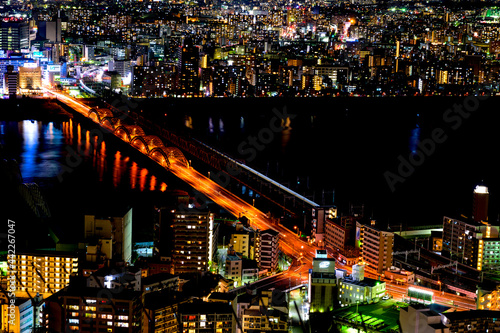 大阪の夜景、梅田スカイビルの空中庭園からみた十三大橋、淀川、11月5日、日本