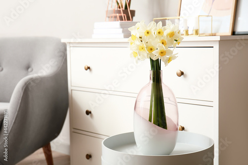 Vase with beautiful narciss...