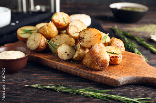Golden roasted potatoes wit...