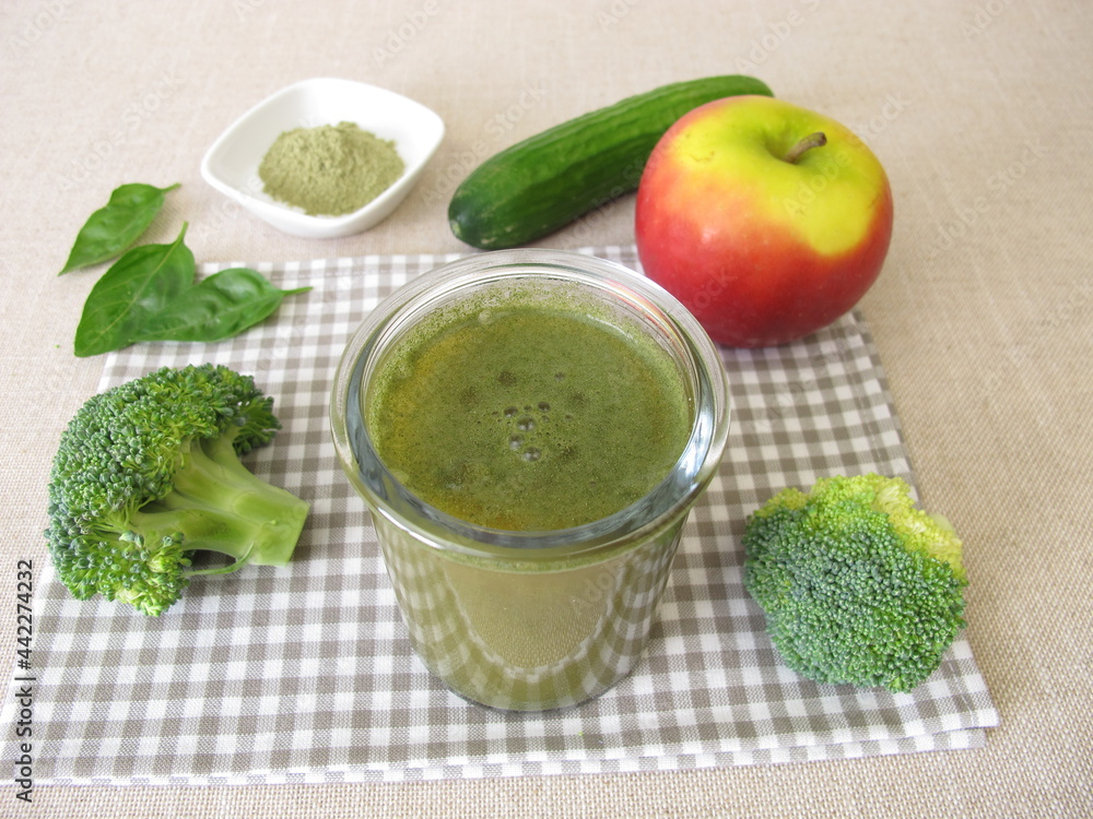 Green smoothie with broccoli, cucumber and apple Green smoothie with broccoli, cucumber and apple