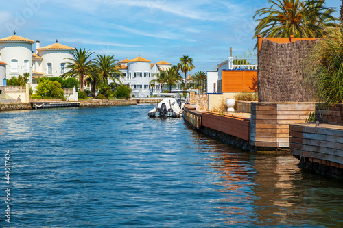 Canvas Print Beautiful and cozy resort town, Empuriabrava town in summer atmosphere, canal wi