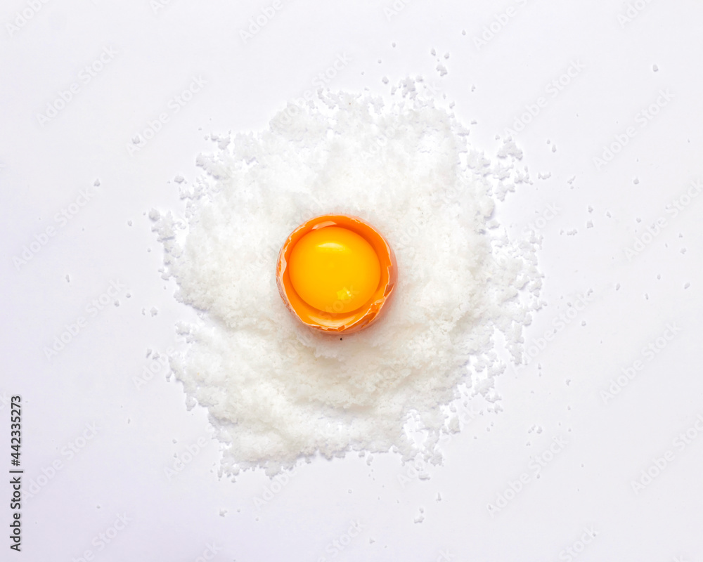 Chicken eggs on salt on a bright background. Consuming eggs can increase good cholesterol, eggs also contain high-quality protein that is good for the body. Can be consumed as a breakfast menu. Chicken eggs on salt on a bright background. Consuming eggs can increase good cholesterol, eggs also contain high-quality protein that is good for the body. Can be consumed as a breakfast menu.