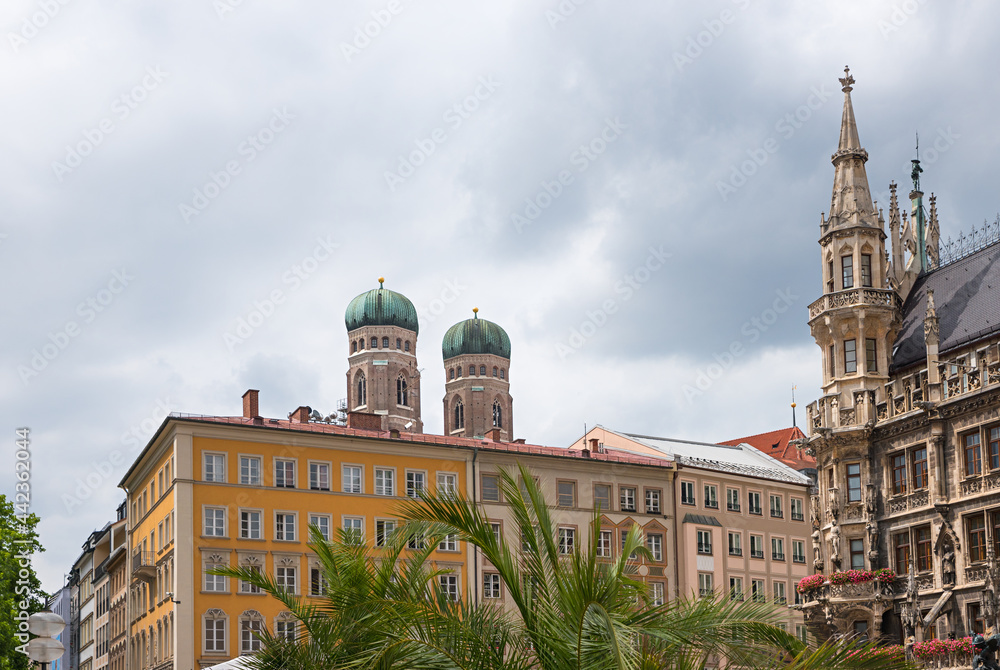 Fototapeta premium munich Marienplatz, view to the twin dome and city hall