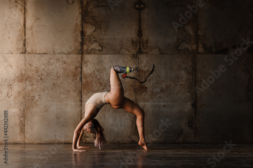 Fototapeta Naklejka Na Ścianę i Meble -  Healthy young white disabled woman