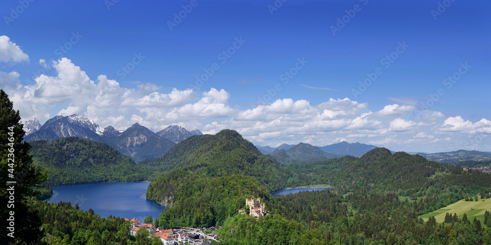Panorama Berge und Schloß im Allgäu
