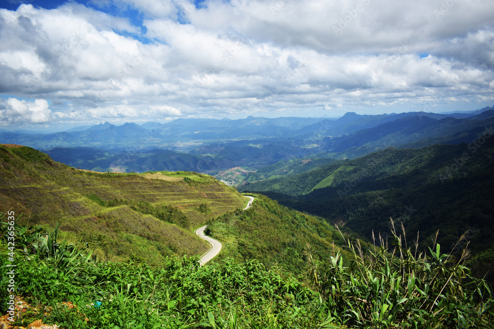 Obraz premium Curved asphalt road in high mountains of laos.