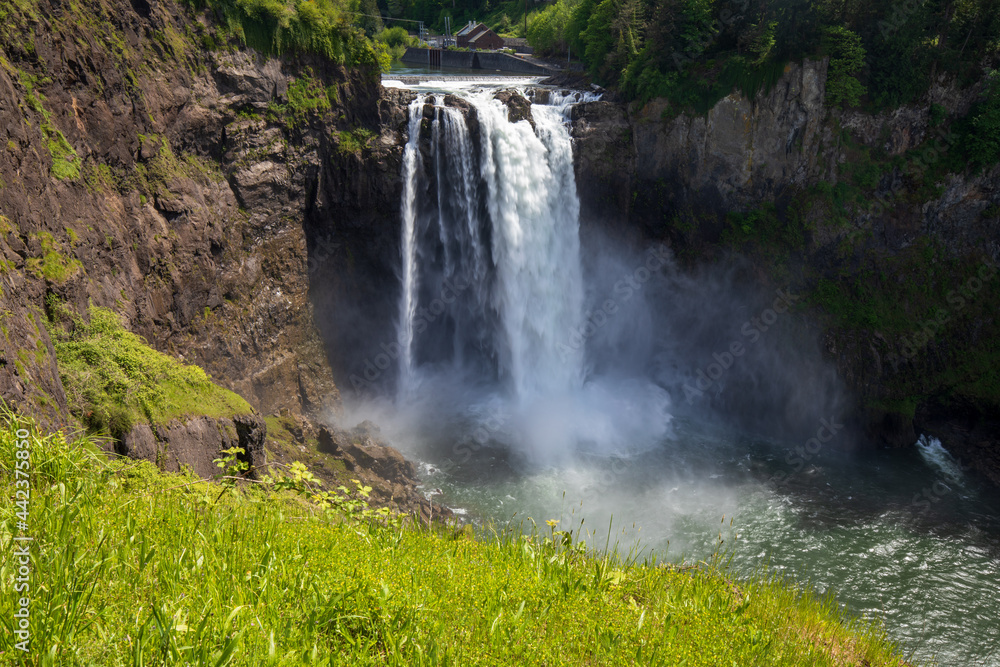Fototapeta premium Snoqualmie falls in summer from upper view at Washington State.