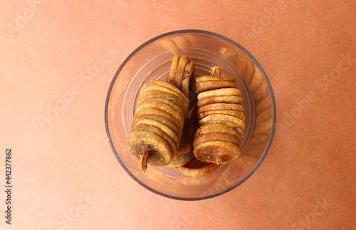 Dry figs in a bowl