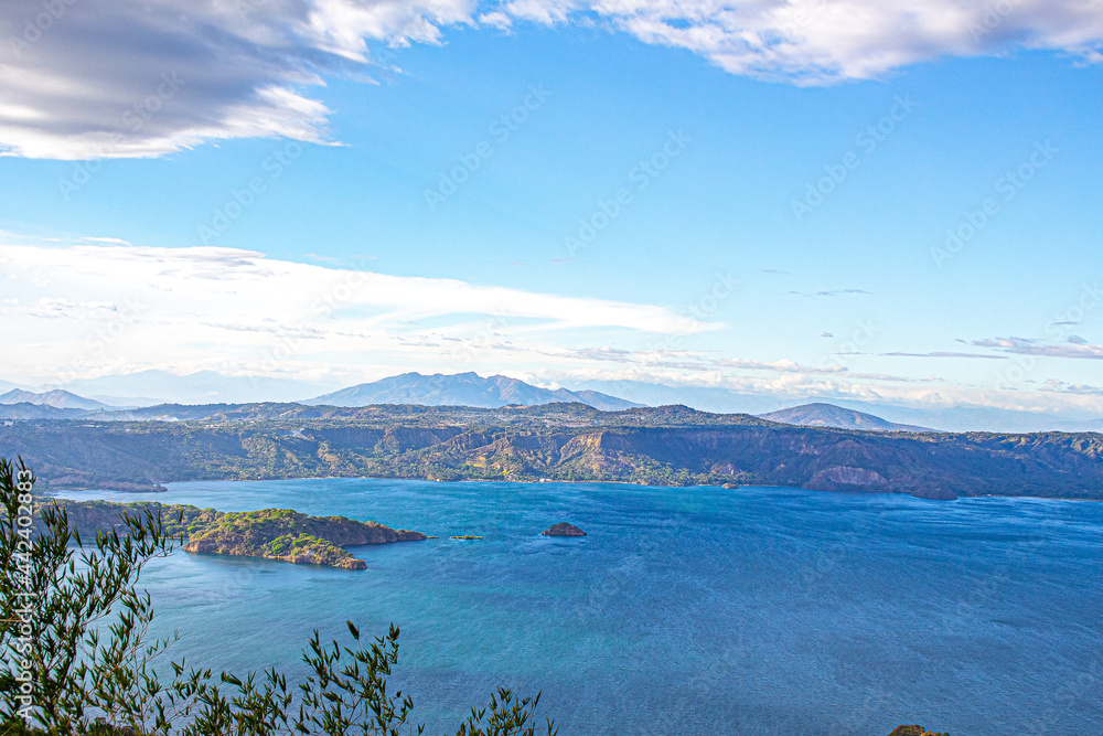 El lago de Ilopango y el horizonte