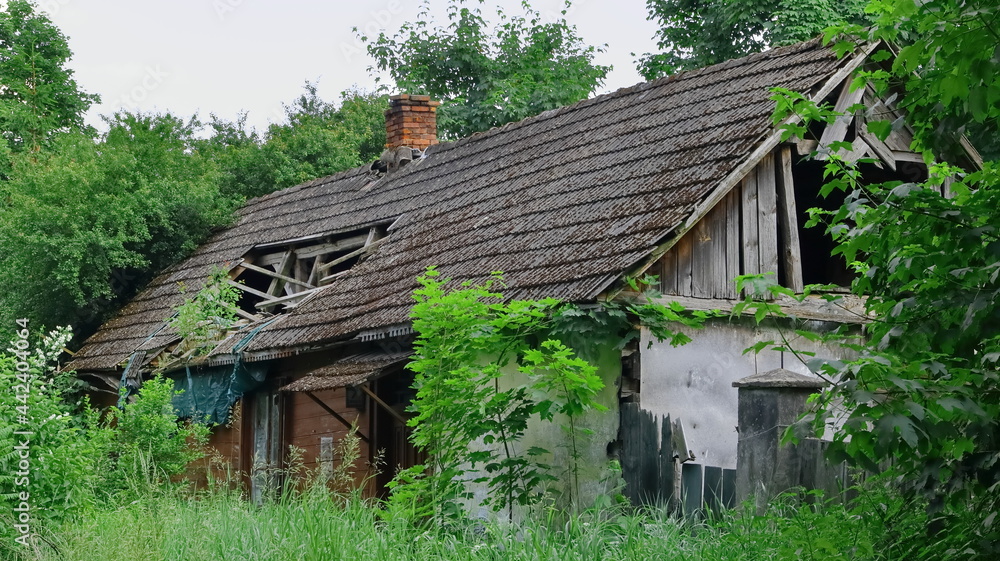 stary dom z dziurą w dachu (Czarna Glina koło Ostrowca Świętokrzyskiego ) old house stary dom z dziurą w dachu (Czarna Glina koło Ostrowca Świętokrzyskiego ) old house