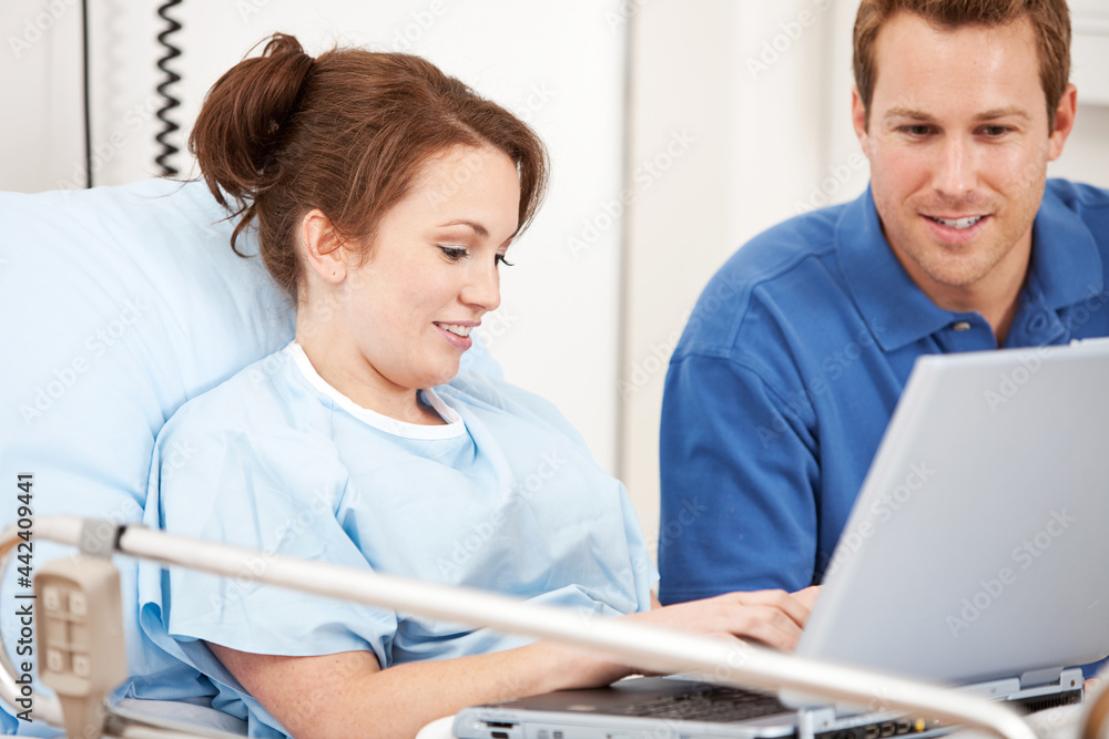 Fototapeta premium Hospital: Couple Using Laptop in Hospital