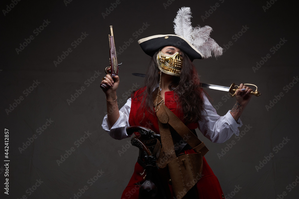 Naklejka premium Caribbean female dangerous bandit wearing golden mask