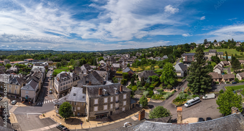 Allassac (Corrèze, France) - Vue panoramique de la cité ardoisière depuis le sommet de la tour César