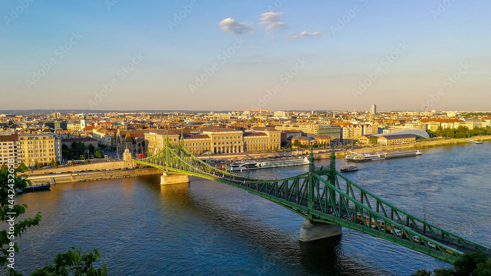 Urlaub Budapest Freiheitsbrücke Panoramablick 
