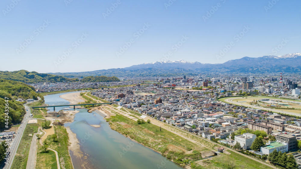 Fototapeta premium ［福島県］福島市の町並みの空撮