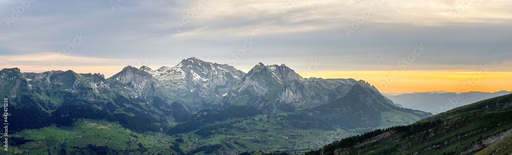 Fototapeta premium Schweiz Churfirsten Appenzellerland