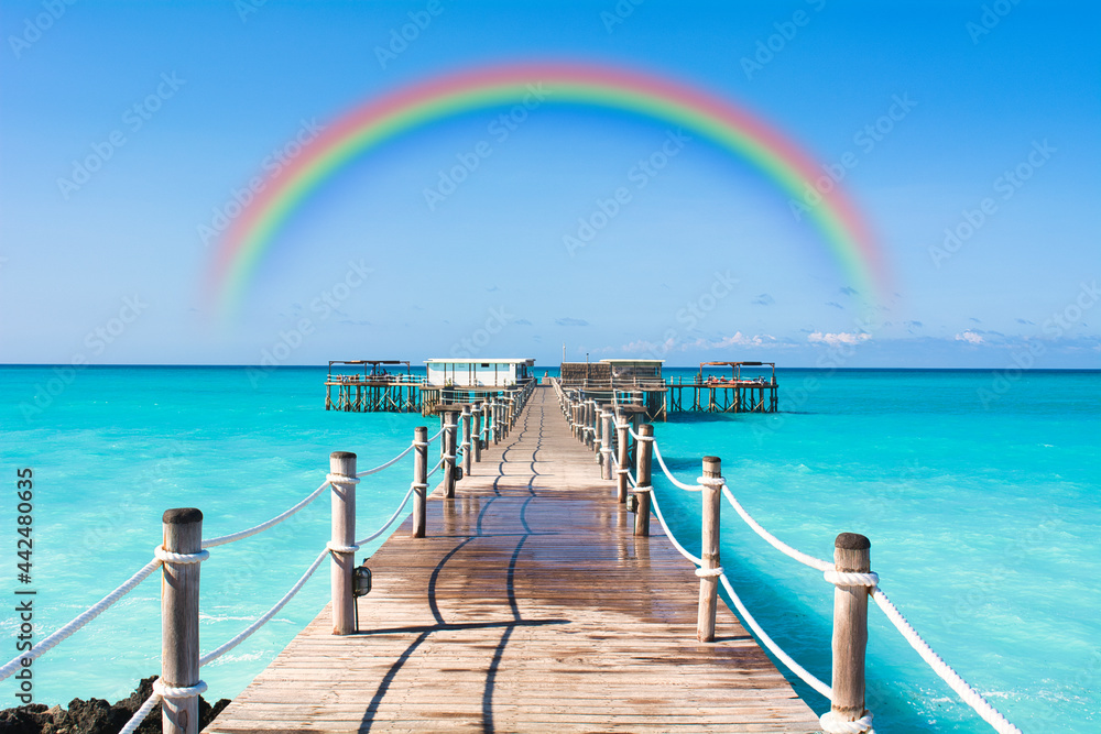 ザンジバル島のリゾートにかかる虹