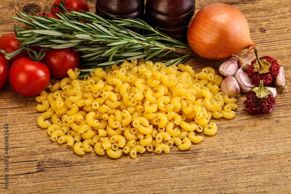 Raw Italian wheat pasta - Chifferi rigati Raw Italian wheat pasta - Chifferi rigati