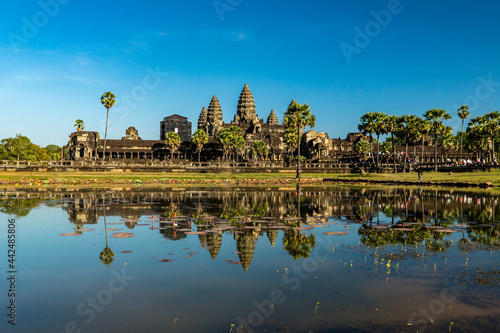 angkor wat in cambodia © HERGO INC.
