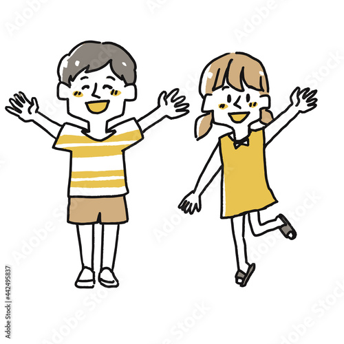 夏服で元気にはしゃぐ子供たち