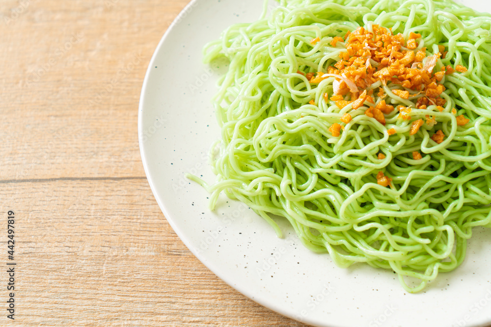 green jade noodle with garlic