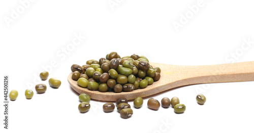 Canvas Print Green mungo beans with wooden spoon (Vigna radiata) isolated on white background