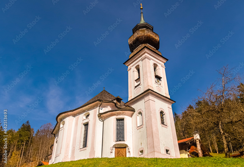 Obraz premium Beautiful spring view of the famous church Maria Gern on a sunny day near Berchtesgaden, Bavaria, Germany