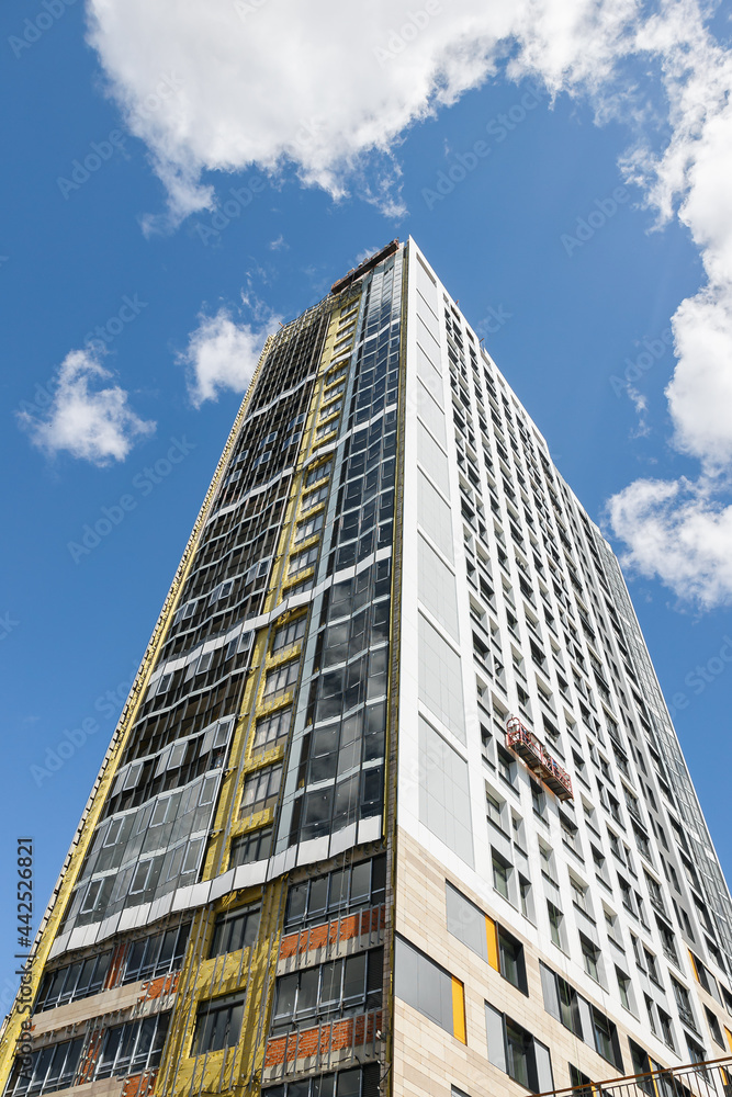 Fototapeta premium A high-rise building is under construction. metal and concrete structures. A sunny summer day.