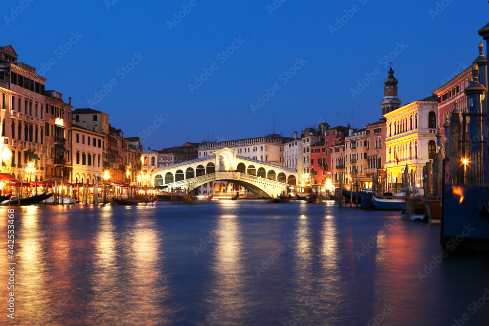 I/Venedig: Rialtobrücke am Abend