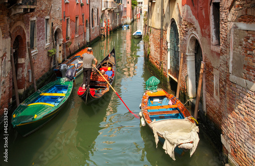 Gondola on the Rio Malgaga; Dorsoduro; Venice; Veneto; Italia, Europe.