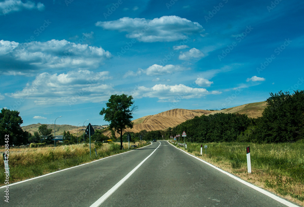Fototapeta premium Italia, Toscana, la campagna di Val d'Orcia (Siena)