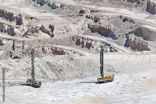 Fotografie Blasthole drill in an open pit copper mine operation in Chile