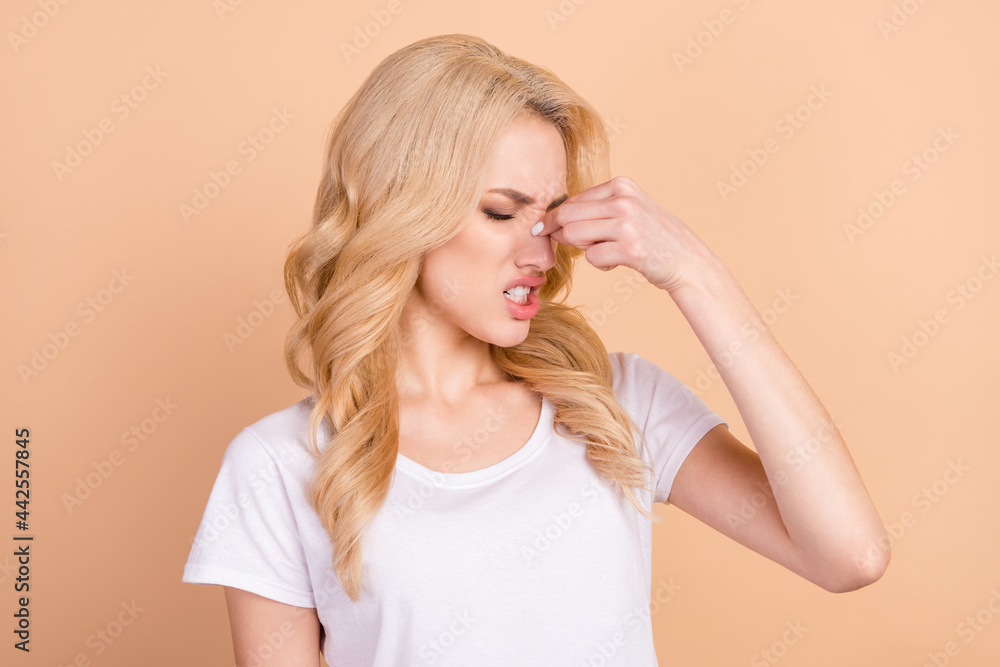 Photo portrait blonde woman nervous afraid in casual outfit did mistake touching face isolated pastel beige color background Photo portrait blonde woman nervous afraid in casual outfit did mistake touching face isolated pastel beige color background