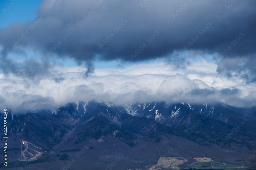 雲を被る山 雲を被る山