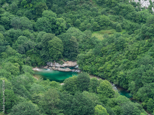 Olla San Vicente en el Rio Dobra Asturias