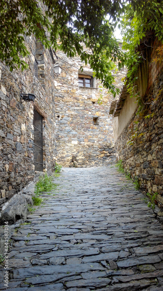 Cobbled street in the town of Patones (Madrid).