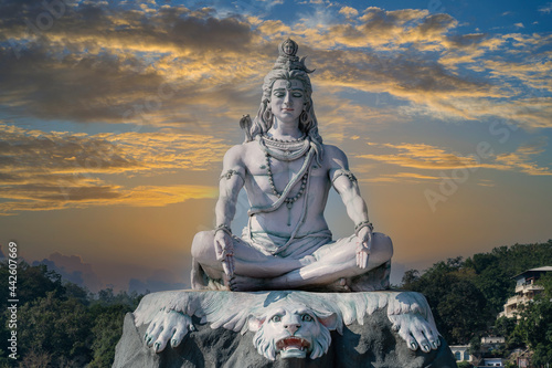 Fotografie, Obraz Statue of meditating Hindu god Shiva on the Ganges River at Rishikesh village in