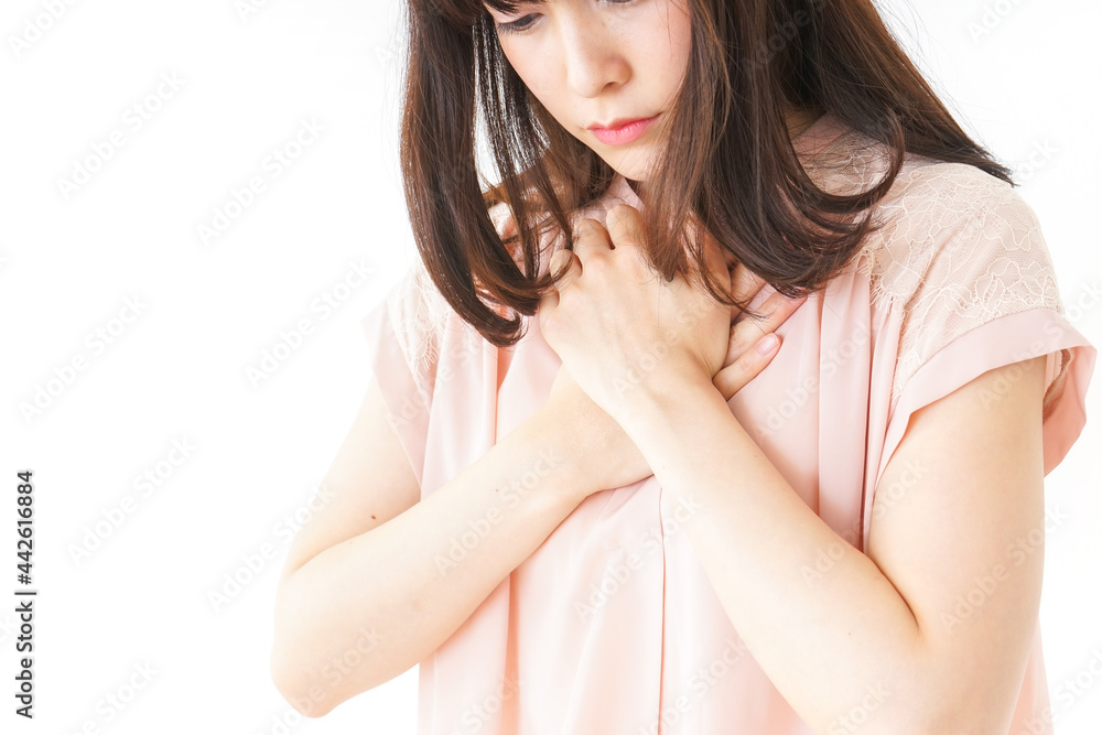 二日酔いで体調不良の若い女性 二日酔いで体調不良の若い女性