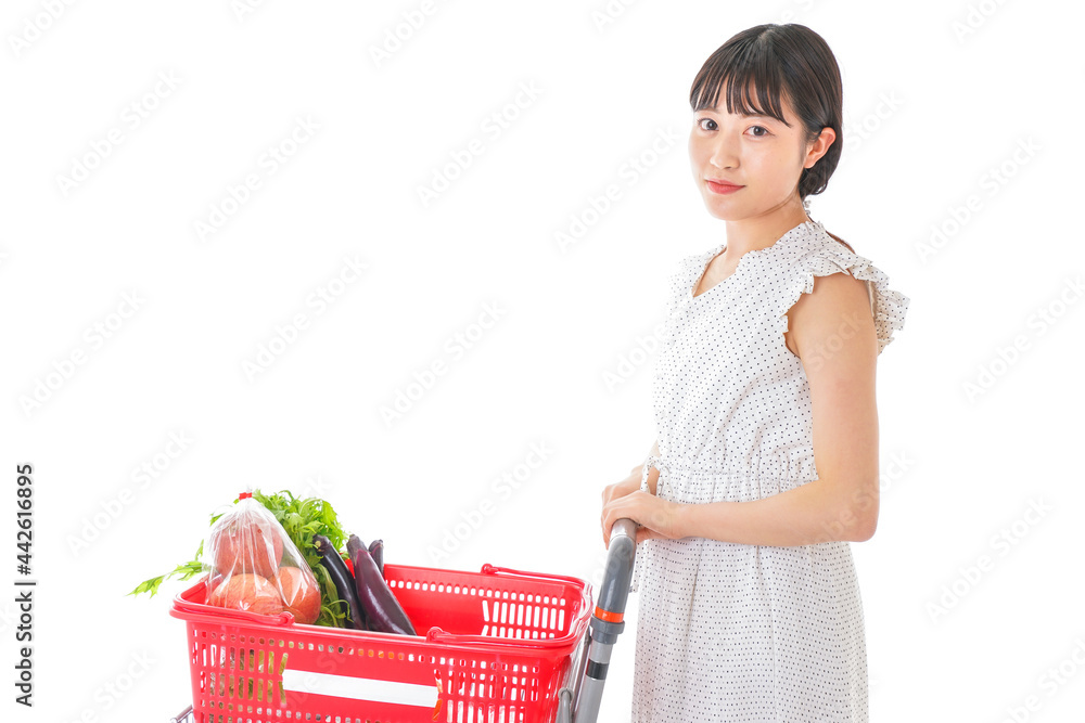 買い物をする若い主婦 買い物をする若い主婦