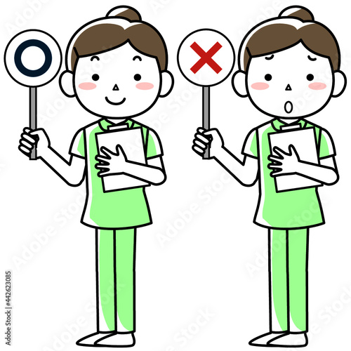 Wallpaper Mural マルバツの札を持つ女性看護師 Torontodigital.ca