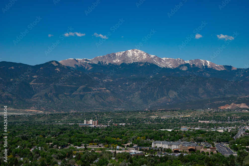Naklejka premium City below the peak