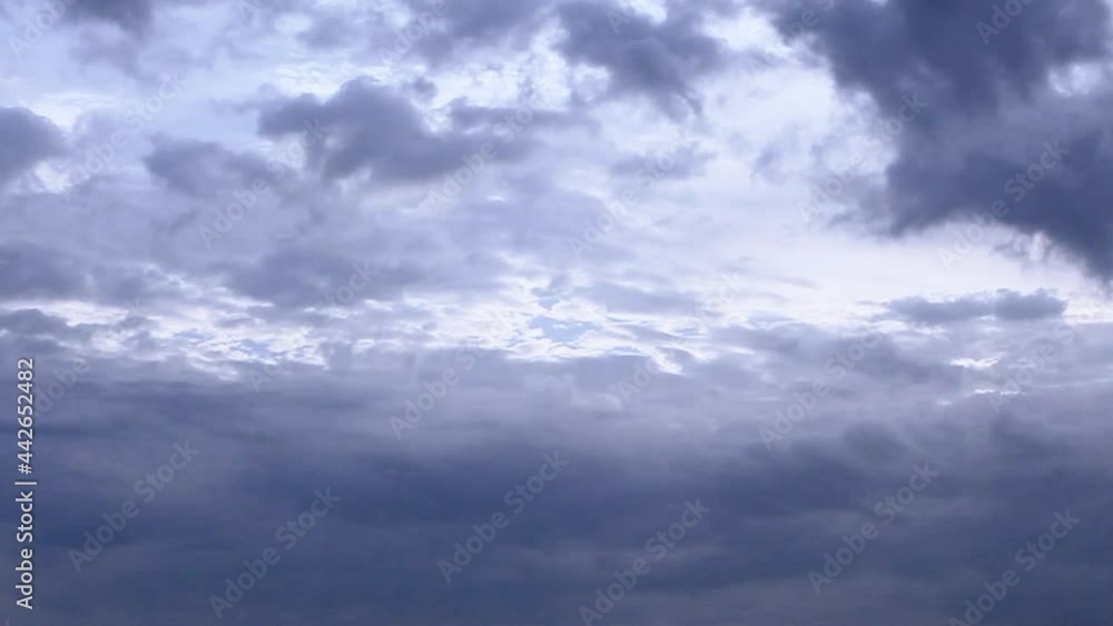ゆっくりと迫り来る雲 ゆっくりと迫り来る雲