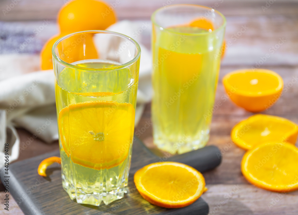 making fresh homemade orange juice 