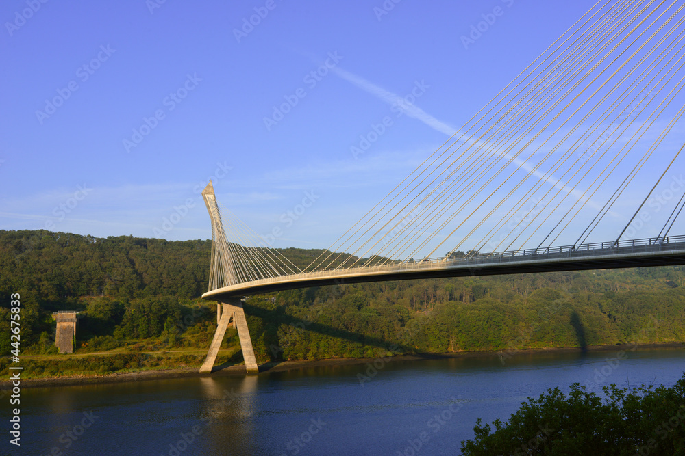 Le pont de Térénez enjambe l'Aulne depuis le lieu dit deTérénez (29590 Rosnoën) , département du Finistère en région Bretagne, France
