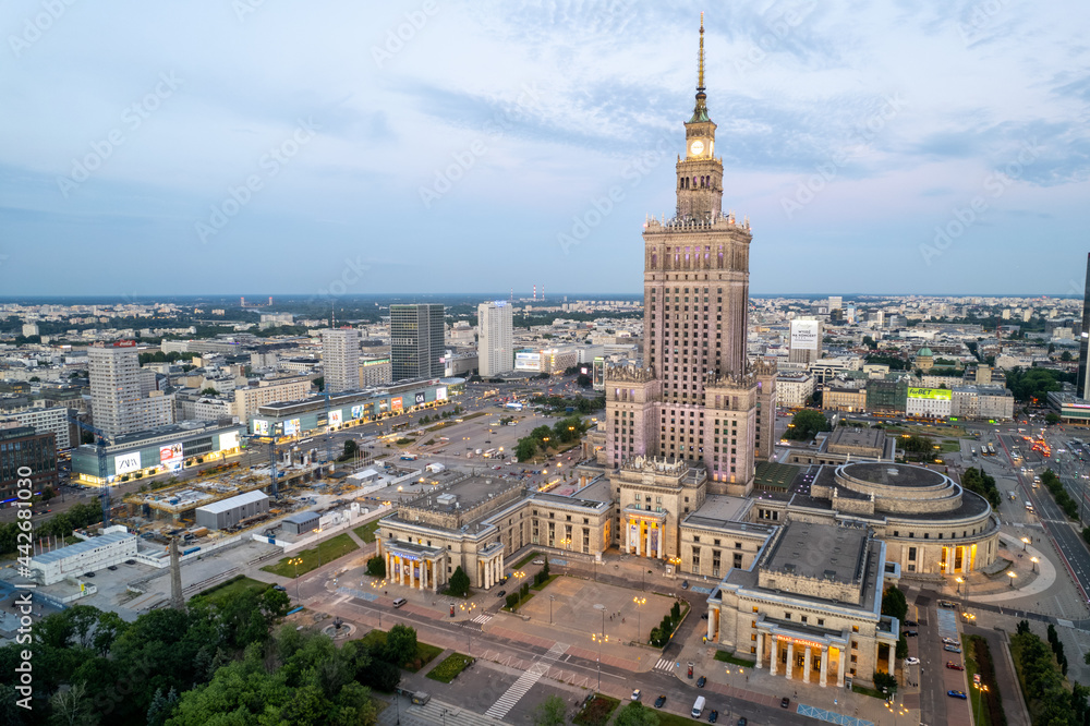Warszawa - centrum miasta, zachód słońca, wieżowce widziane z drona - obrazy, fototapety, plakaty 