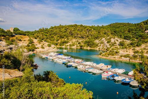 Le port d'Esparron-de-Verdon sur le Lac d'Esparron