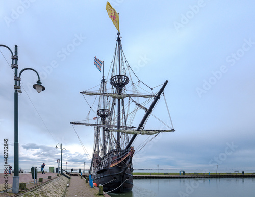 De Halve Maen in de haven van Volendam  The Halve Maen in the harbor of Volendam photo