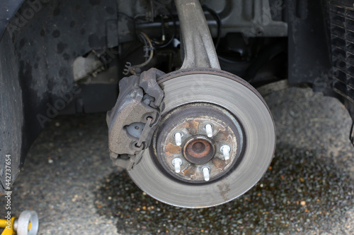 Car Brake during Wheel Change with Fluid Leak