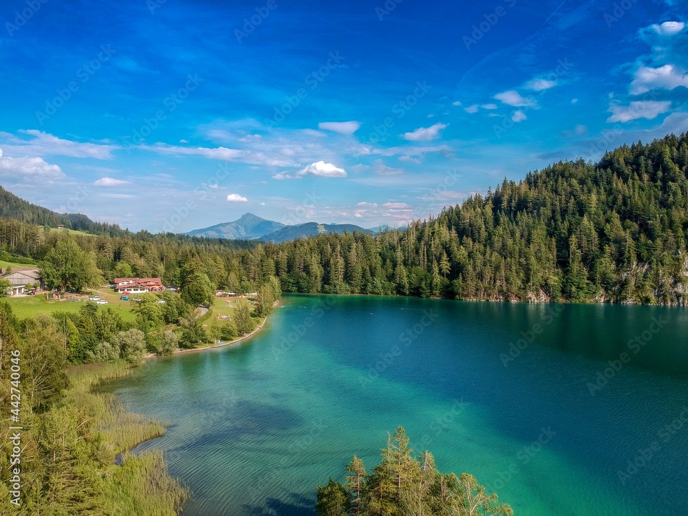 Drohnenaufnahme vom Hintersteiner See in Österreich